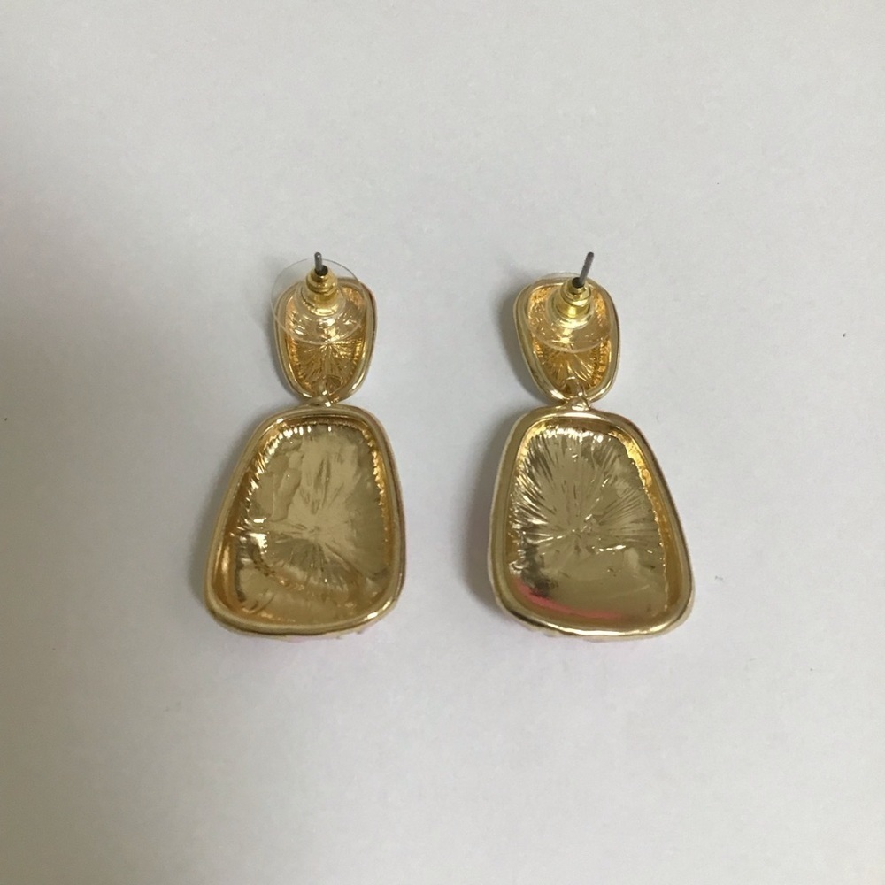 Daisy Enamel Pierced Earrings White Pink Gold Tone Elegant Summer Chic Look NEW - Picture 8 of 9